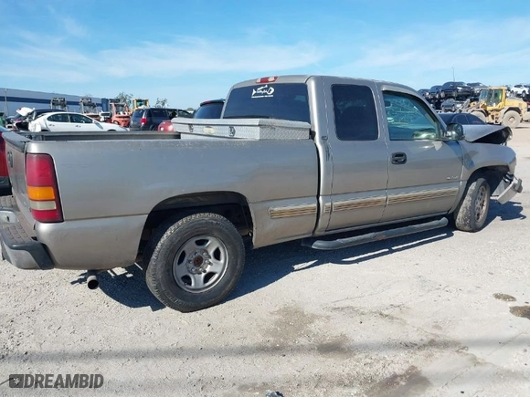 2001 Chevrolet Silverado 1500 LS with VIN 2GCEC19T911403528, listed as a IAAI auction lot 41432803 with 318,740 mi miles. Bid and sale history available at carsss.com. Image 4.