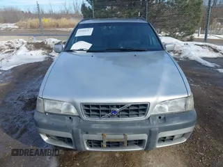 2000 Volvo V70 with VIN YV1LZ56D7Y2712994, listed as a IAAI auction lot 41642717 with 261,138 mi miles. Bid and sale history available at carsss.com. Image 12.