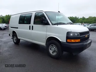 2022 Chevrolet Express Cargo z VIN 1GCWGAF75N1274456, wystawiony jako IAAI lot #42434173 z przebiegiem 57 622 mil mil oraz . Historia ofert i sprzedaży dostępna na DreamBid. Obrazek 1.