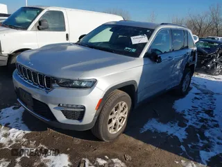 2023 Jeep Grand Cherokee Limited z VIN 1C4RJHBG4PC586661, wystawiony jako IAAI lot #41069064 z przebiegiem 22 209 mil mil oraz . Historia ofert i sprzedaży dostępna na DreamBid. Obrazek 17.