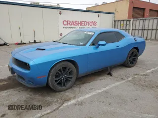 2018 Dodge Challenger SXT z VIN 2C3CDZAG6JH332883, wystawiony jako Copart lot #53076275 z przebiegiem 78 350 mil mil oraz Szkoda całkowita • Salvage title. Historia ofert i sprzedaży dostępna na DreamBid. Obrazek 1.
