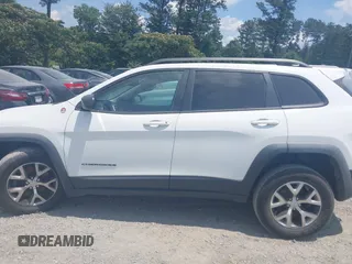 2015 Jeep Cherokee Trailhawk z VIN 1C4PJMBS3FW511564, wystawiony jako IAAI lot #42424468 z przebiegiem 169 167 mil mil oraz . Historia ofert i sprzedaży dostępna na DreamBid. Obrazek 14.