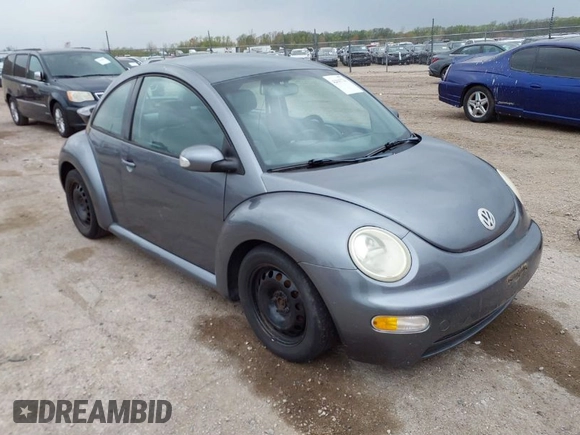 2004 Volkswagen New Beetle Coupe GL with VIN 3VWBK31C24M404429, listed as a IAAI auction lot 42041721 with 189,443 mi miles. Bid and sale history available at carsss.com. Image 1.