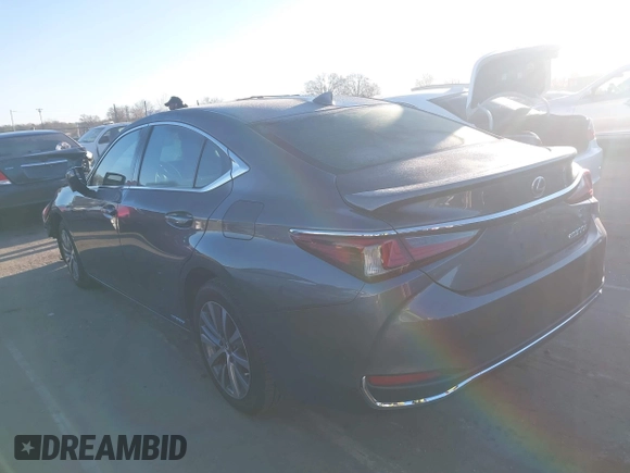 2021 Lexus ES 300h z VIN 58ADA1C1XMU001121, wystawiony jako IAAI lot #41815984 z przebiegiem 66 590 mil mil oraz . Historia ofert i sprzedaży dostępna na DreamBid. Obrazek 3.