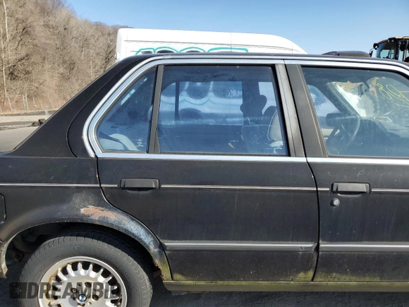 1985 BMW 3 Series 325e z VIN WBAAE6405F0704199, wystawiony jako Copart lot #47845925 z przebiegiem 179 139 mil mil oraz Nie do naprawy • Non repairable. Historia ofert i sprzedaży dostępna na DreamBid. Obrazek 10.