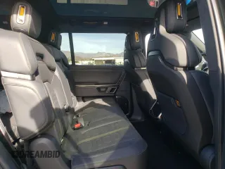 2024 Rivian R1S Adventure z VIN 7PDSGABA6RN033514, wystawiony jako Copart lot #89296455 z przebiegiem Nie podano mil oraz Szkody całkowita. Historia ofert i sprzedaży dostępna na DreamBid. Obrazek 12.