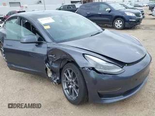 2023 Tesla Model 3 z VIN 5YJ3E1EA1PF642955, wystawiony jako IAAI lot #42121508 z przebiegiem 22 831 mil mil oraz . Historia ofert i sprzedaży dostępna na DreamBid. Obrazek 6.