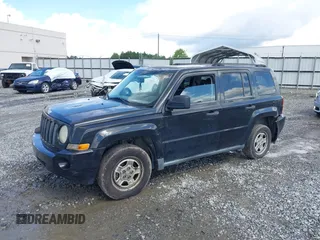 2009 Jeep Patriot Sport z VIN 1J4FT28A99D194991, wystawiony jako IAAI lot #42240537 z przebiegiem 213 517 mil mil oraz . Historia ofert i sprzedaży dostępna na DreamBid. Obrazek 2.