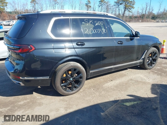 2023 BMW X7 xDrive40i z VIN 5UX23EM04P9P86560, wystawiony jako IAAI lot #41284910 z przebiegiem 13 661 mil mil oraz . Historia ofert i sprzedaży dostępna na DreamBid. Obrazek 4.