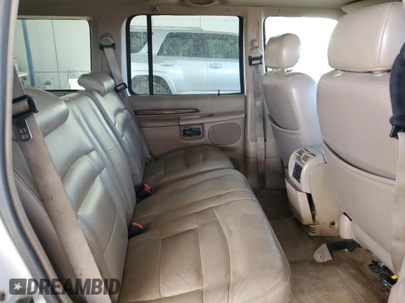 2000 Ford Explorer z VIN 1FMZU75E8YZA63925, wystawiony jako Copart lot #88376205 z przebiegiem 317 731 mil mil oraz Czysty tytuł • Clean title. Historia ofert i sprzedaży dostępna na DreamBid. Obrazek 11.