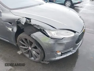 2013 Tesla Model S с VIN 5YJSA1CG5DFP06411, выставлен на аукционе IAAI как лот 41079914 с пробегом 266 968 миль миль и . История ставок и продаж доступна на DreamBid. Изображение 6.