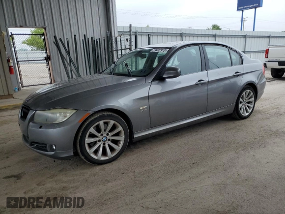 2009 BMW 3 Series 328i xDrive z VIN WBAPK73519A453752, wystawiony jako Copart lot #59402915 z przebiegiem 113 227 mil mil oraz Czysty tytuł • Clean title. Historia ofert i sprzedaży dostępna na DreamBid. Obrazek 1.