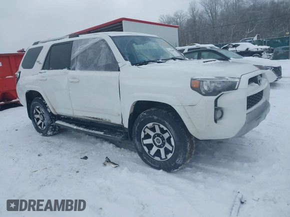 2018 Toyota 4Runner SR5 with VIN JTEBU5JR9J5519118, listed as a IAAI auction lot 41622686 with 92,178 mi miles. Bid and sale history available at carsss.com. Image 1.