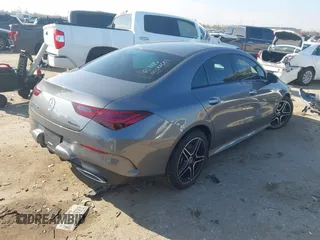 2024 Mercedes-Benz CLA 250 z VIN W1K5J4HB4RN461367, wystawiony jako IAAI lot #41590994 z przebiegiem 6 251 mil mil oraz . Historia ofert i sprzedaży dostępna na DreamBid. Obrazek 4.