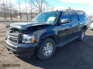 2014 Chevrolet Suburban LT with VIN 1GNSKJE78ER215604, listed as a IAAI auction lot 41499392 with 203,184 mi miles. Bid and sale history available at carsss.com. Image 17.