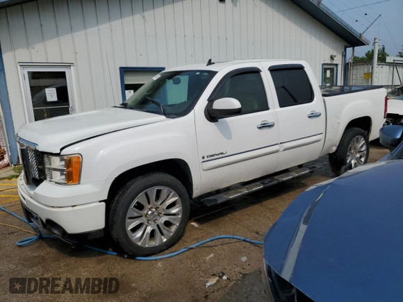 2008 GMC Sierra Denali z VIN 2GTEK638081191312, wystawiony jako Copart lot #63516914 z przebiegiem 261 810 mil mil oraz Szkody całkowita. Historia ofert i sprzedaży dostępna na DreamBid. Obrazek 1.