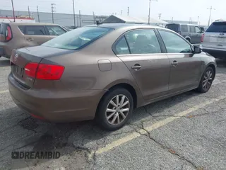 2013 Volkswagen Jetta SE с VIN 3VWDP7AJ1DM372752, выставлен на аукционе IAAI как лот 42380204 с пробегом 186 737 миль миль и . История ставок и продаж доступна на DreamBid. Изображение 4.