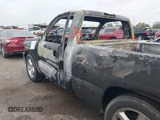 2005 Chevrolet Silverado 1500 Work Truck with VIN 1GCEC14X25Z324919, listed as a IAAI auction lot 41020016 with 1 mi miles. Bid and sale history available at carsss.com. Image 6.