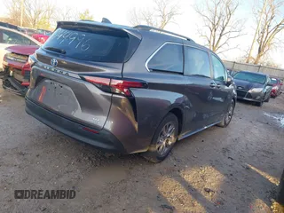 2021 Toyota Sienna XLE with VIN 5TDJRKEC2MS044996, listed as a IAAI auction lot 41116011 with 29,824 mi miles. Bid and sale history available at carsss.com. Image 4.