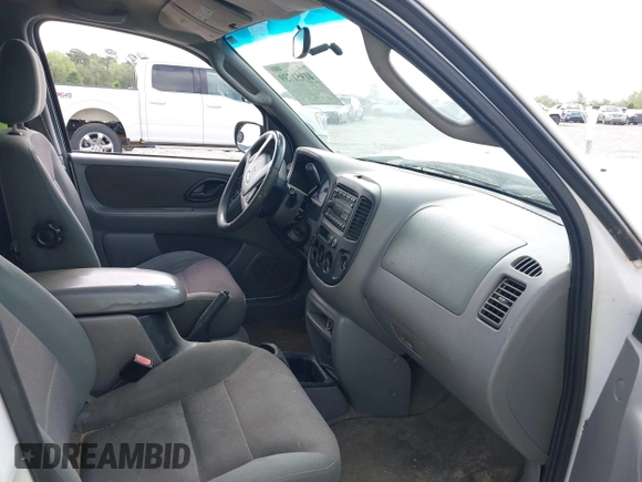 2002 Ford Escape XLT Choice with VIN 1FMYU03102KB44453, listed as a IAAI auction lot 41951739 with 331,792 mi miles and . Bid and sale history available at DreamBid. Image 5.