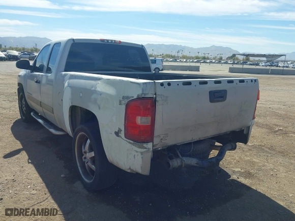 2007 Chevrolet Silverado 1500 Work Truck with VIN 1GCEC19C17Z610804, listed as a IAAI auction lot 41652687 with 333,312 mi miles. Bid and sale history available at carsss.com. Image 3.