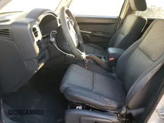 2008 Jeep Commander Sport z VIN 1J8HH48KX8C105432, wystawiony jako Copart lot #86000854 z przebiegiem 201 869 mil mil oraz Szkoda całkowita • Salvage title. Historia ofert i sprzedaży dostępna na DreamBid. Obrazek 7.