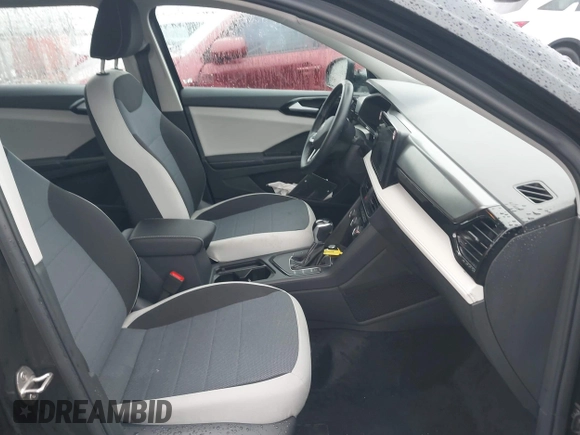 2025 Volkswagen Taos S z VIN 3VV5C7B27SM023006, wystawiony jako IAAI lot #42188274 z przebiegiem 5 375 mil mil oraz . Historia ofert i sprzedaży dostępna na DreamBid. Obrazek 5.