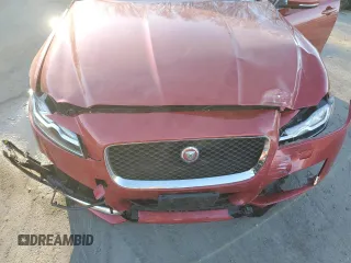 2018 Jaguar XF 25t Premium with VIN SAJBJ4FX6JCY55188, listed as a Copart auction lot 84970934 with 33,338 mi miles and Salvage Title. Bid and sale history available at carsss.com. Image 12.