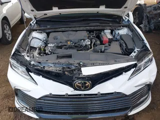 2024 Toyota Camry LE z VIN 4T1C11AK4RU864390, wystawiony jako IAAI lot #42212311 z przebiegiem 17 107 mil mil oraz . Historia ofert i sprzedaży dostępna na DreamBid. Obrazek 10.
