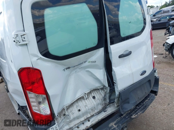 2015 Ford Transit Cargo z VIN 1FTNR1ZM3FKB02963, wystawiony jako IAAI lot #42231167 z przebiegiem 181 270 mil mil oraz . Historia ofert i sprzedaży dostępna na DreamBid. Obrazek 6.