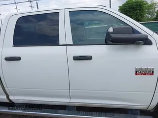 2012 Ram 2500 ST z VIN 3C6UD5HL6CG335854, wystawiony jako IAAI lot #42102244 z przebiegiem 187 838 mil mil oraz . Historia ofert i sprzedaży dostępna na DreamBid. Obrazek 13.