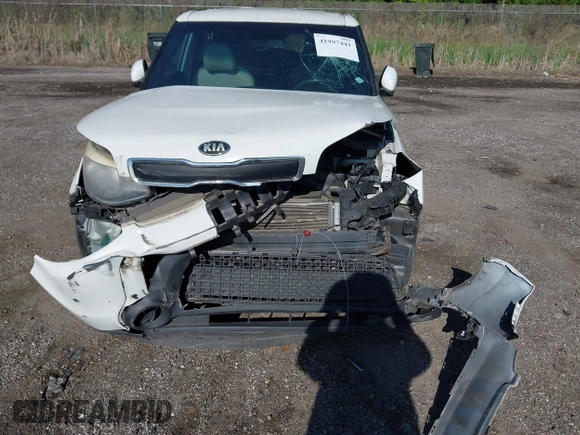 2014 Kia Soul with VIN KNDJN2A29E7058611, listed as a IAAI auction lot 41997441 with 126,757 mi miles. Bid and sale history available at carsss.com. Image 6.