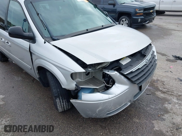 2005 Chrysler Town & Country LX with VIN 2C4GP44R95R307156, listed as a IAAI auction lot 40843940 with Not Provided miles and . Bid and sale history available at DreamBid. Image 17.