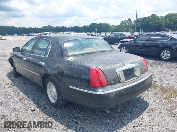 1999 Lincoln Town Car Executive z VIN 1LNHM81W9XY684966, wystawiony jako IAAI lot #42448736 z przebiegiem 175 698 mil mil oraz . Historia ofert i sprzedaży dostępna na DreamBid. Obrazek 3.