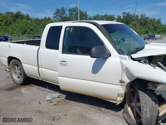2006 Chevrolet Silverado 1500 LT1 with VIN 1GCEC19V46Z210980, listed as a IAAI auction lot 40189952 with 228,543 mi miles. Bid and sale history available at carsss.com. Image 13.