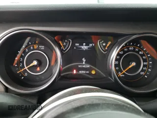 2022 Jeep Wrangler Unlimited Sport S with VIN 1C4HJXDGXNW242038, listed as a Copart auction lot 44771015 with 40,582 mi miles and Salvage Title. Bid and sale history available at DreamBid. Image 9.