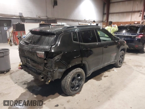 2023 Jeep Compass Trailhawk z VIN 3C4NJDDN5PT552364, wystawiony jako IAAI lot #41405314 z przebiegiem 20 823 mil mil oraz . Historia ofert i sprzedaży dostępna na DreamBid. Obrazek 4.