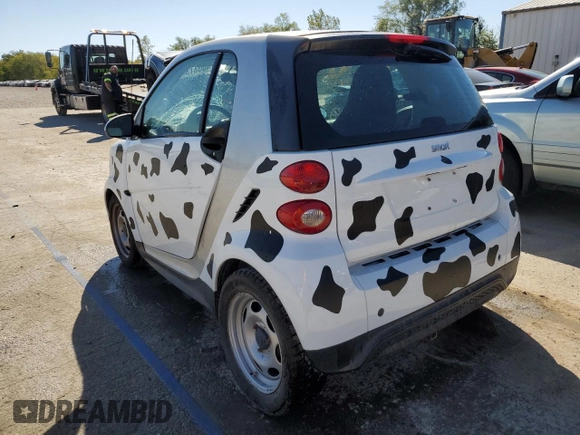 2013 Smart fortwo Pure z VIN WMEEJ3BA5DK694853, wystawiony jako Copart lot #74003734 z przebiegiem 27 720 mil mil oraz Szkoda całkowita • Salvage title. Historia ofert i sprzedaży dostępna na DreamBid. Obrazek 2.