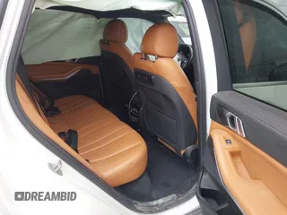 2019 BMW X5 xDrive40i z VIN 5UXCR6C54KLL63804, wystawiony jako IAAI lot #42189314 z przebiegiem Nie podano mil oraz . Historia ofert i sprzedaży dostępna na DreamBid. Obrazek 8.