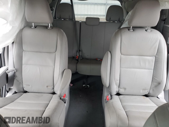 2019 Toyota Sienna XLE with VIN 5TDDZ3DC0KS224611, listed as a Copart auction lot 47667495 with 61,829 mi miles and Salvage Title. Bid and sale history available at carsss.com. Image 10.
