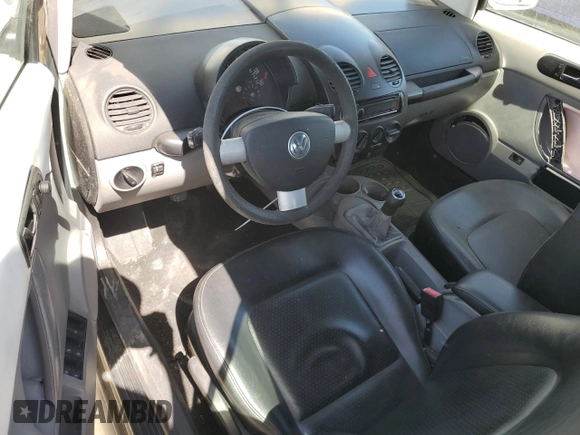 2005 Volkswagen Beetle GL with VIN 3VWBM31Y75M366011, listed as a Copart auction lot 70810124 with 62,284 mi miles and Clean Title. Bid and sale history available at DreamBid. Image 8.