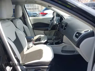 2020 Jeep Compass Latitude z VIN 3C4NJCBB0LT258657, wystawiony jako IAAI lot #42599084 z przebiegiem 29 997 mil mil oraz . Historia ofert i sprzedaży dostępna na DreamBid. Obrazek 5.