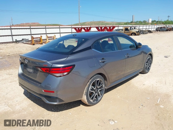 2025 Nissan Sentra SR z VIN 3N1AB8DV8SY309598, wystawiony jako IAAI lot #42460527 z przebiegiem 3 690 mil mil oraz . Historia ofert i sprzedaży dostępna na DreamBid. Obrazek 4.