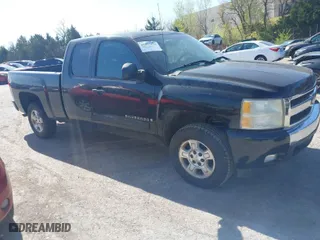 2008 Chevrolet Silverado 1500 LT w/1LT with VIN 1GCEC19J28Z193967, listed as a IAAI auction lot 41997173 with 353,204 mi miles. Bid and sale history available at carsss.com. Image 1.