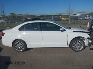 2014 Volkswagen Jetta SEL z VIN 3VWL17AJ8EM336569, wystawiony jako IAAI lot #41975776 z przebiegiem 134 967 mil mil oraz . Historia ofert i sprzedaży dostępna na DreamBid. Obrazek 13.