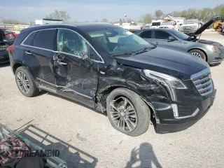 2017 Cadillac XT5 Premium Luxury AWD z VIN 1GYKNERS3HZ185853, wystawiony jako Copart lot #53446175 z przebiegiem 89 669 mil mil oraz Szkody całkowita. Historia ofert i sprzedaży dostępna na DreamBid. Obrazek 4.