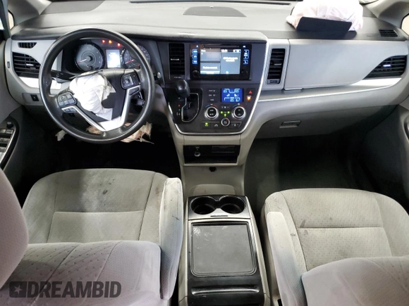 2016 Toyota Sienna LE AAS z VIN 5TDKK3DCXGS713844, wystawiony jako Copart lot #63814045 z przebiegiem 197 484 mil mil oraz Czysty tytuł • Clean title. Historia ofert i sprzedaży dostępna na DreamBid. Obrazek 8.