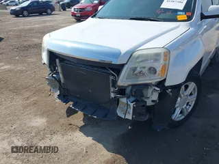 2015 GMC Terrain SLT z VIN 2GKALSEKXF6303261, wystawiony jako IAAI lot #41587386 z przebiegiem 132 260 mil mil oraz . Historia ofert i sprzedaży dostępna na DreamBid. Obrazek 6.
