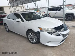 2013 Lexus ES 300h Hybrid with VIN JTHBW1GG2D2000820, listed as a IAAI auction lot 41620297 with NaN miles. Bid and sale history available at carsss.com. Image 1.