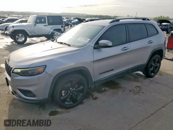 2021 Jeep Cherokee Altitude z VIN 1C4PJLLB5MD180309, wystawiony jako Copart lot #50703665 z przebiegiem 37 669 mil mil oraz Czysty tytuł • Clean title. Historia ofert i sprzedaży dostępna na DreamBid. Obrazek 1.
